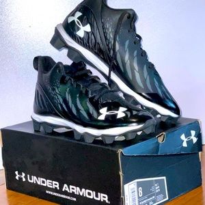 NEW- Mens Under Armour Football Shoes